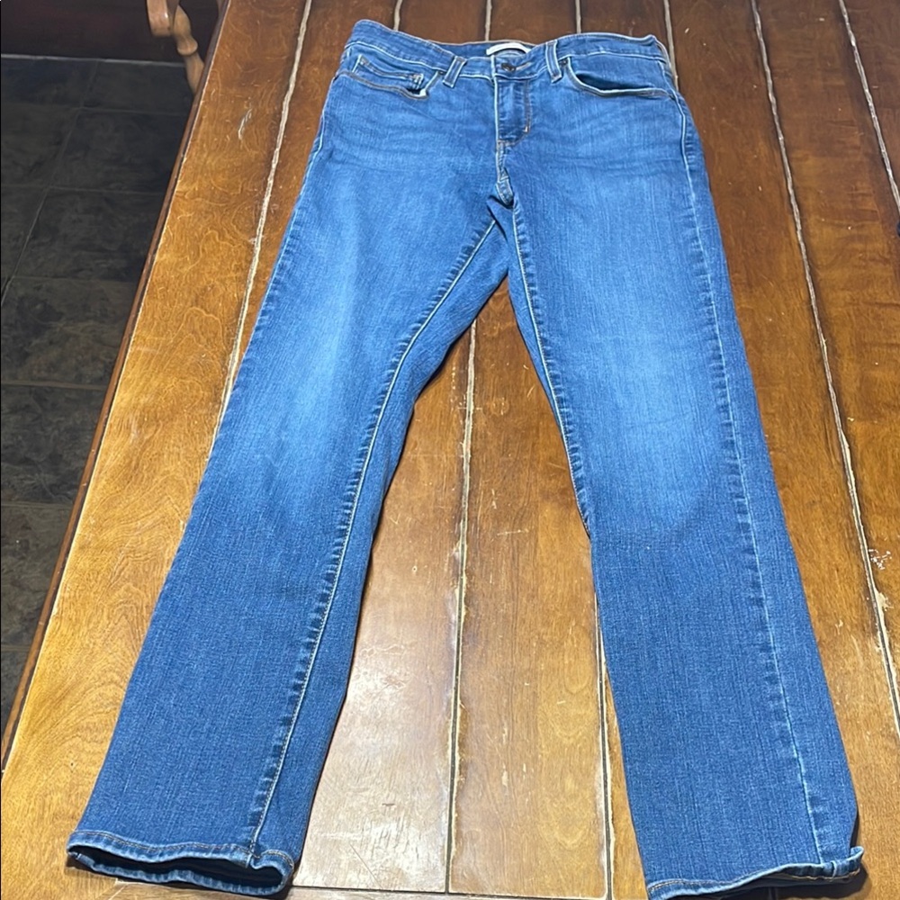 Levi's Straight Mid Rise Skinny Jeans with Classic Denim Style Sz 6